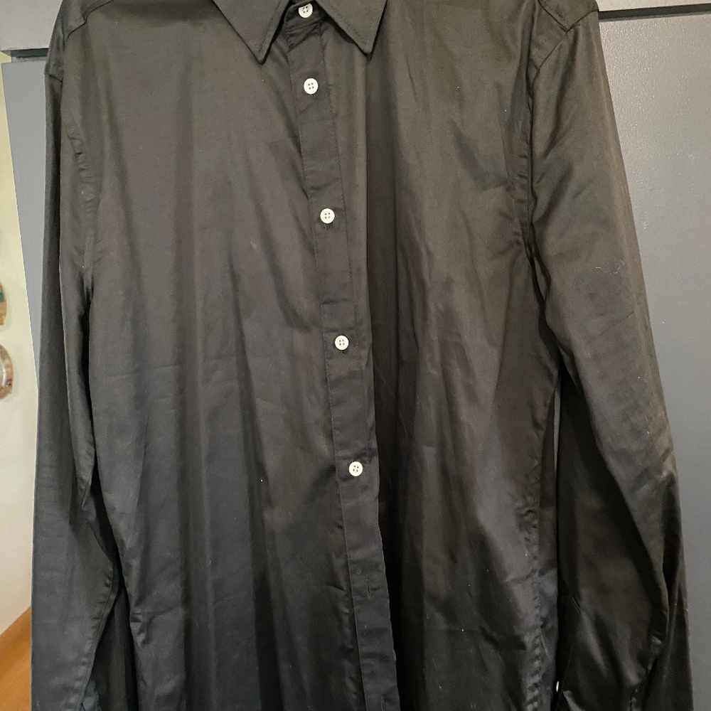 5 Mens long sleeve casual & dress shirts in very good condition